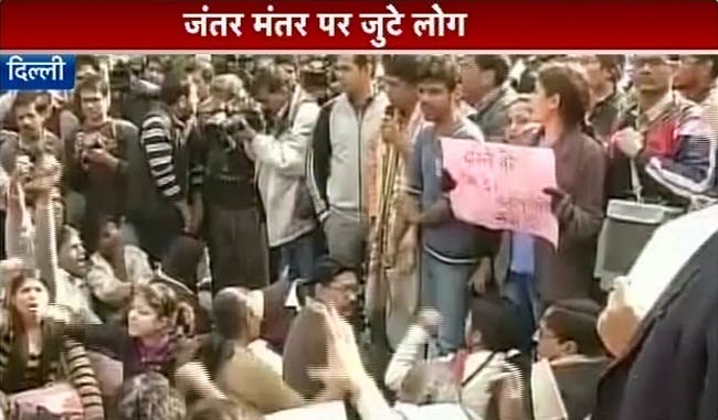 गैंगरेप पीड़िता की मौत के बाद शांतिपूर्ण प्रदर्शन | शोक में देश