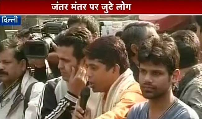 गैंगरेप पीड़िता की मौत के बाद शांतिपूर्ण प्रदर्शन | शोक में देश