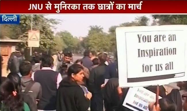 गैंगरेप पीड़िता की मौत के बाद शांतिपूर्ण प्रदर्शन | शोक में देश