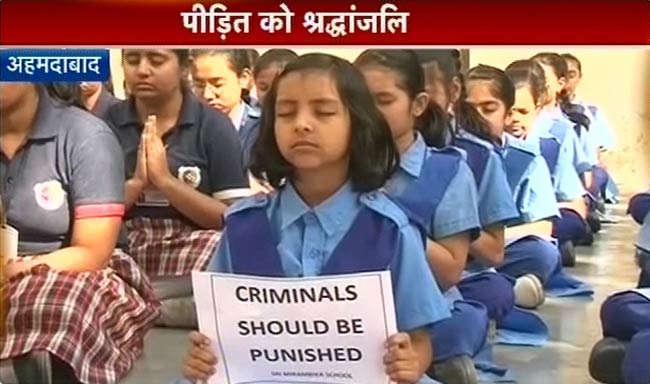 गैंगरेप पीड़िता की मौत के बाद शांतिपूर्ण प्रदर्शन | शोक में देश