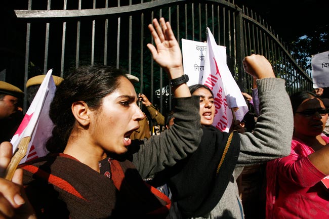 दिल्ली गैंगरेप के खिलाफ देशभर में विरोध-प्रदर्शन