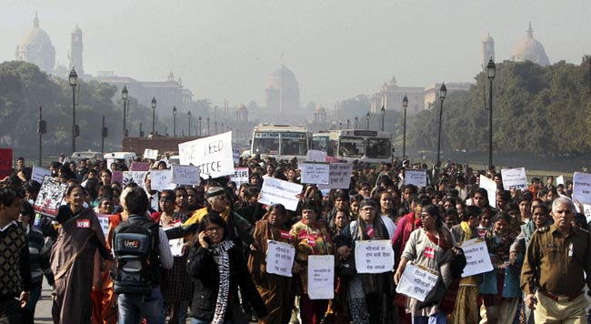 गैंगरेप के खिलाफ आक्रोश, देश मांग रहा इंसाफ