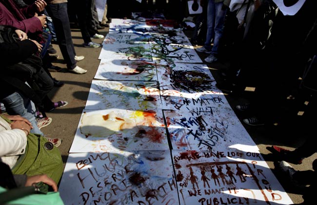 गैंगरेप के खिलाफ आक्रोश, देश मांग रहा इंसाफ