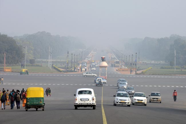 सिंगापुर में गैंगरेप पीड़िता की हालत गंभीर, विरोध-प्रदर्शन जारी