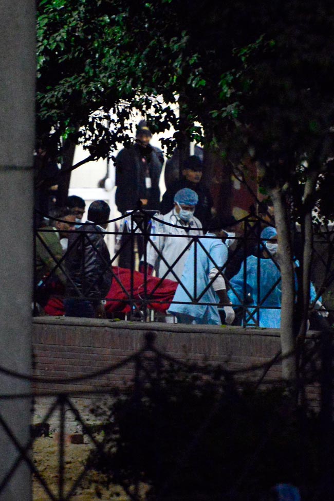 सिंगापुर में गैंगरेप पीड़िता की हालत गंभीर, विरोध-प्रदर्शन जारी