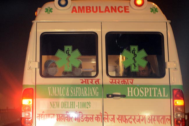 सिंगापुर में गैंगरेप पीड़िता की हालत गंभीर, विरोध-प्रदर्शन जारी