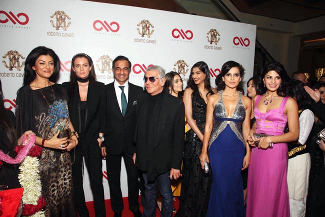 रॉबर्टो कवेली के स्‍टोर लॉन्‍च पर बॉलीवुड परियां | बोल्ड बालाएं