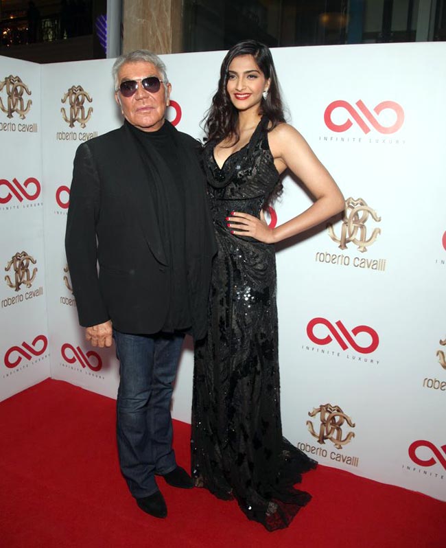 रॉबर्टो कवेली के स्‍टोर लॉन्‍च पर बॉलीवुड परियां | बोल्ड बालाएं