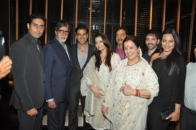 शत्रुघ्‍न सिन्‍हा की पार्टी में पहुंचे सितारे | कवर पेज पर सितारे