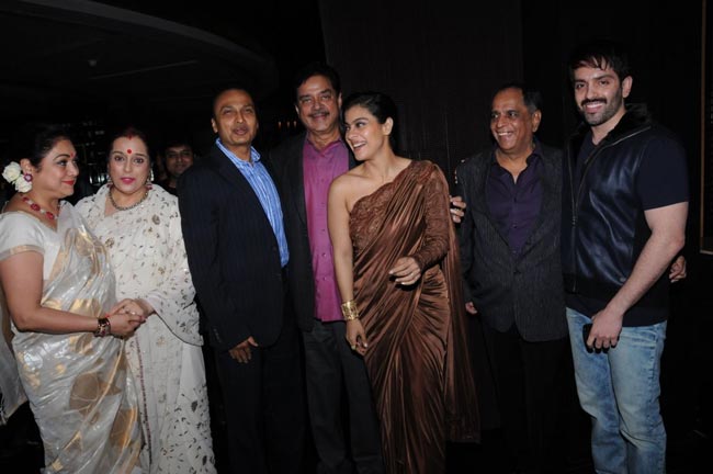 शत्रुघ्‍न सिन्‍हा की पार्टी में पहुंचे सितारे | कवर पेज पर सितारे