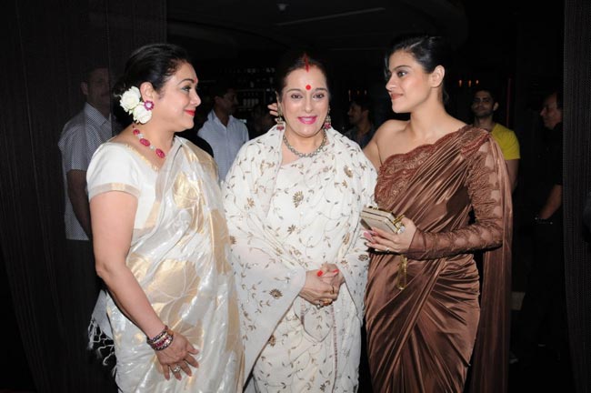 शत्रुघ्‍न सिन्‍हा की पार्टी में पहुंचे सितारे | कवर पेज पर सितारे