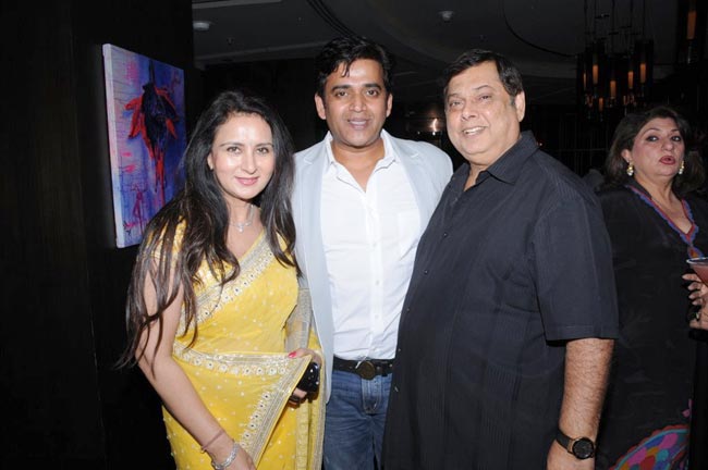 शत्रुघ्‍न सिन्‍हा की पार्टी में पहुंचे सितारे | कवर पेज पर सितारे