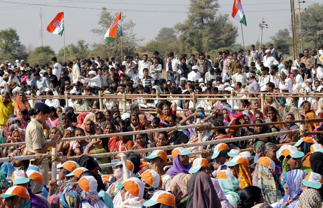 सोनिया गांधी ने किया गुजरात चुनाव में किया प्रचार