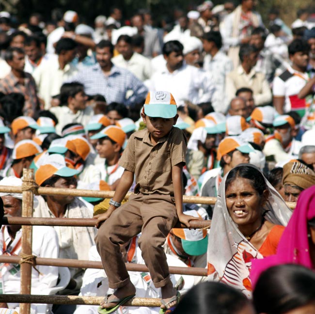 सोनिया गांधी ने किया गुजरात चुनाव में किया प्रचार