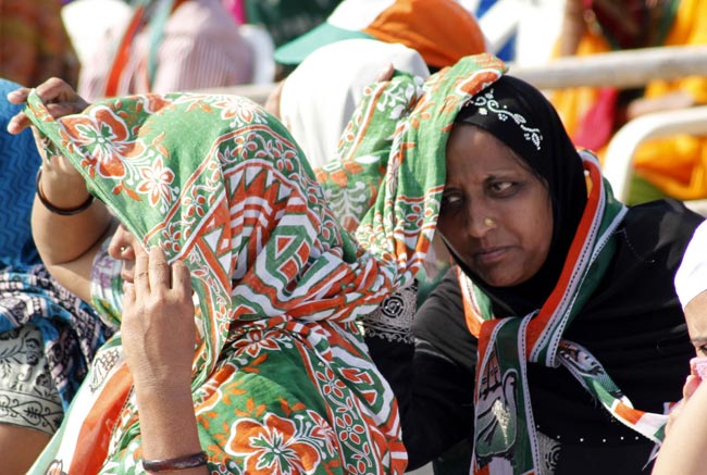 सोनिया गांधी ने किया गुजरात चुनाव में किया प्रचार