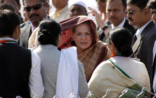 सोनिया गांधी ने किया गुजरात चुनाव में किया प्रचार