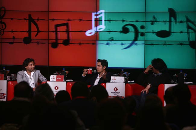 सीमाओं से परे हैं संगीत और फनकार...