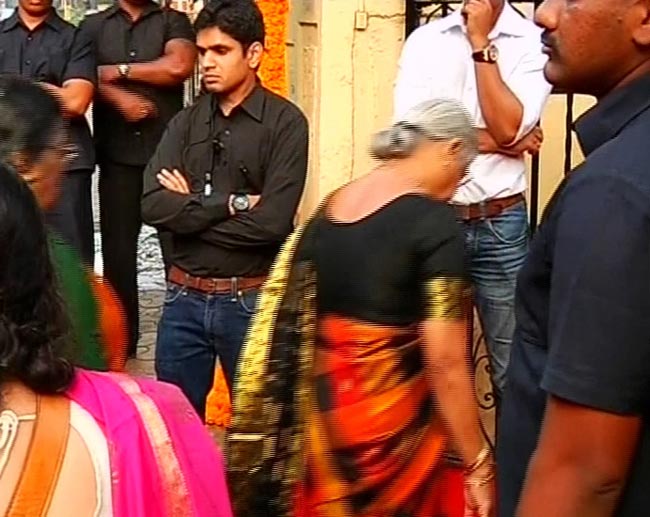 विद्या बालन ने सिद्धार्थ संग रचाई शादी  | मेंहदी की रस्म