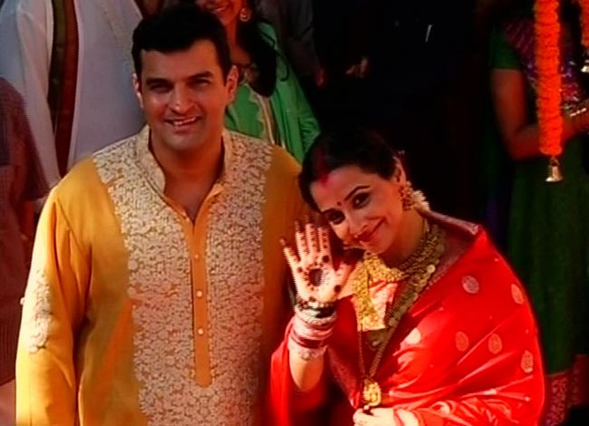 विद्या बालन ने सिद्धार्थ संग रचाई शादी  | मेंहदी की रस्म