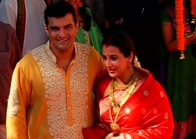 विद्या बालन ने सिद्धार्थ संग रचाई शादी  | मेंहदी की रस्म