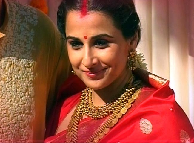 विद्या बालन ने सिद्धार्थ संग रचाई शादी  | मेंहदी की रस्म