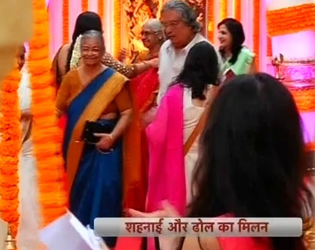 विद्या बालन ने सिद्धार्थ संग रचाई शादी  | मेंहदी की रस्म