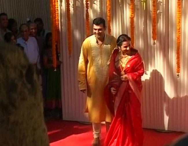 विद्या बालन ने सिद्धार्थ संग रचाई शादी  | मेंहदी की रस्म