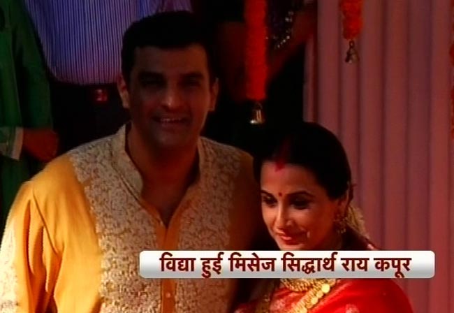 विद्या बालन ने सिद्धार्थ संग रचाई शादी  | मेंहदी की रस्म