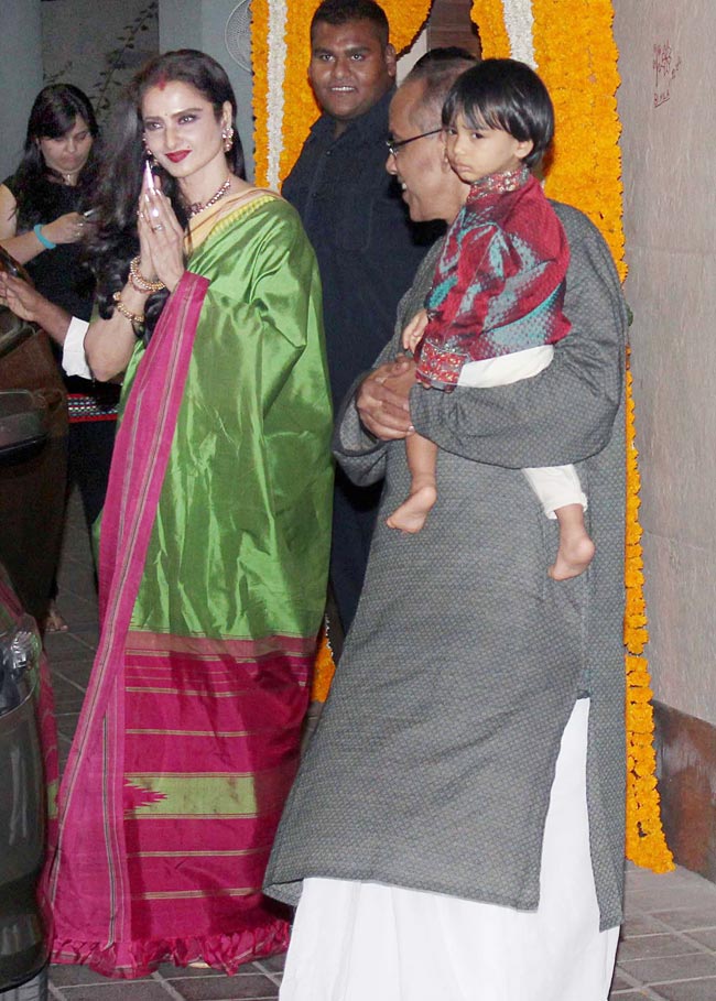 ...जब विद्या बालन के हाथों में लगी मेंहदी  | विद्या की अदाएं