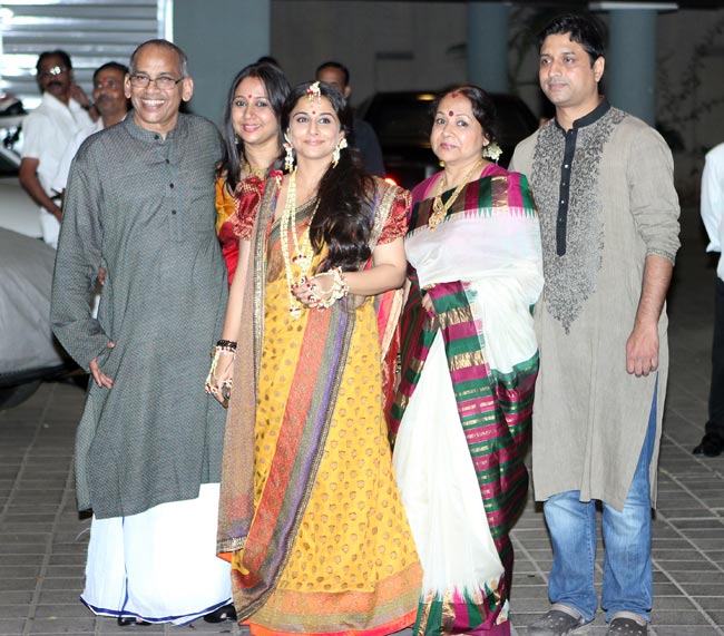 ...जब विद्या बालन के हाथों में लगी मेंहदी  | विद्या की अदाएं