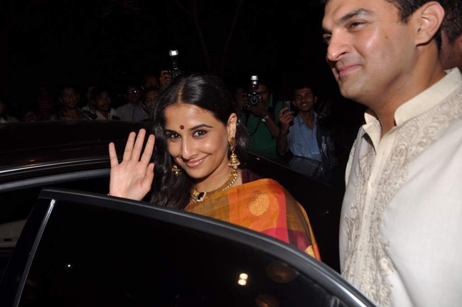 ...जब विद्या बालन के हाथों में लगी मेंहदी  | विद्या की अदाएं