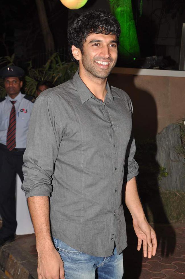 ...जब विद्या बालन के हाथों में लगी मेंहदी  | विद्या की अदाएं