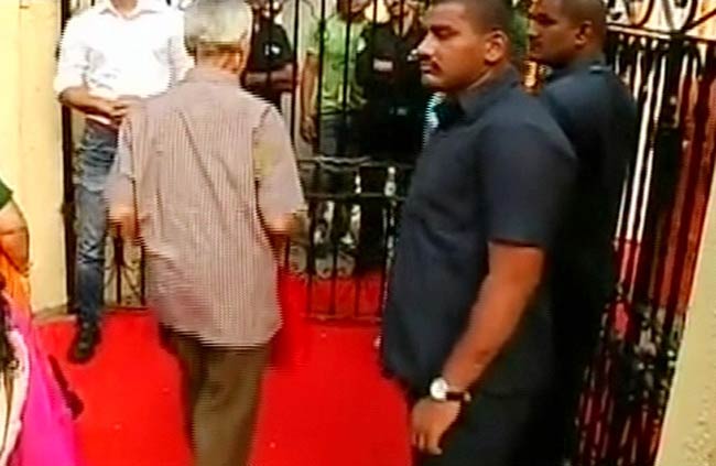 विद्या बालन ने सिद्धार्थ संग रचाई शादी  | मेंहदी की रस्म