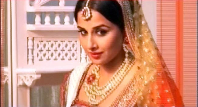 विद्या बालन ने सिद्धार्थ संग रचाई शादी  | मेंहदी की रस्म