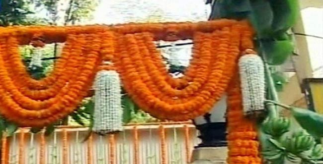 विद्या बालन ने सिद्धार्थ संग रचाई शादी  | मेंहदी की रस्म