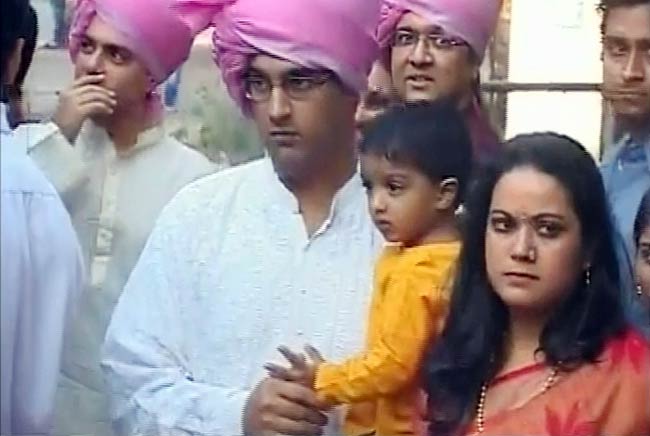 विद्या बालन ने सिद्धार्थ संग रचाई शादी  | मेंहदी की रस्म