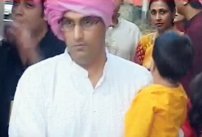 विद्या बालन ने सिद्धार्थ संग रचाई शादी  | मेंहदी की रस्म