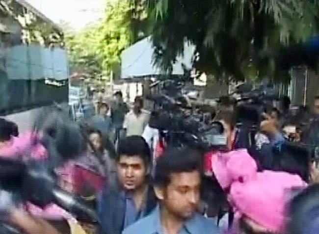 विद्या बालन ने सिद्धार्थ संग रचाई शादी  | मेंहदी की रस्म