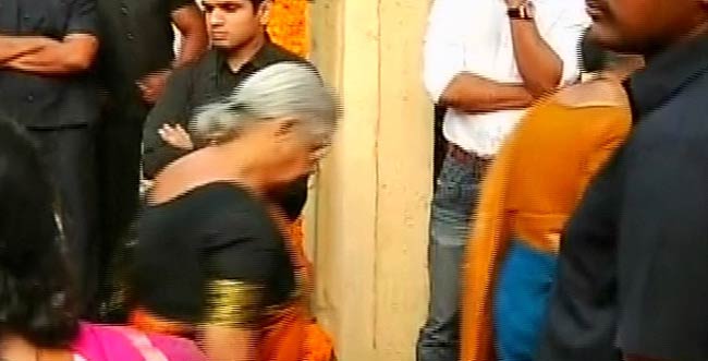 विद्या बालन ने सिद्धार्थ संग रचाई शादी  | मेंहदी की रस्म