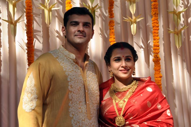 विद्या बालन ने सिद्धार्थ संग रचाई शादी  | मेंहदी की रस्म