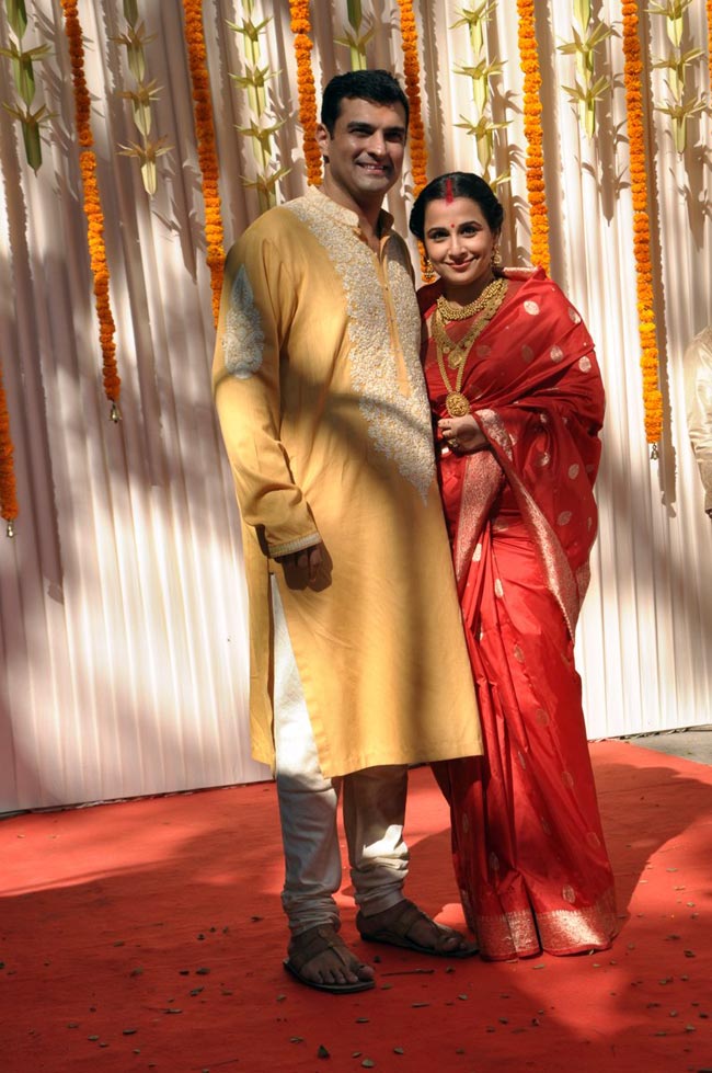 विद्या बालन ने सिद्धार्थ संग रचाई शादी  | मेंहदी की रस्म