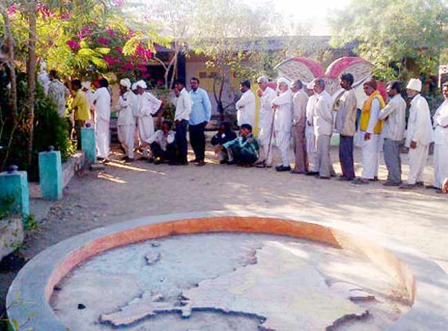 देखें गुजरात विधानसभा चुनाव के दौरान मतदान की तस्वीरें