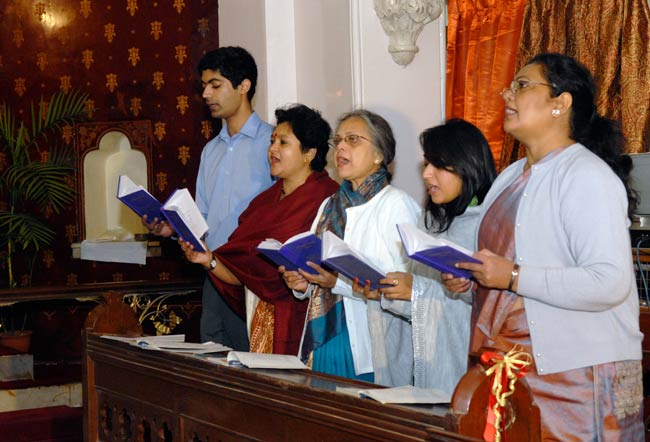 देशभर में क्रिसमस की धूम, सेंटा ने बांटी खुशियां