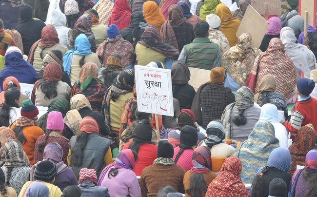 गैंगरेप पीड़िता के लिए शीला दीक्षित ने निकाला शांति मार्च