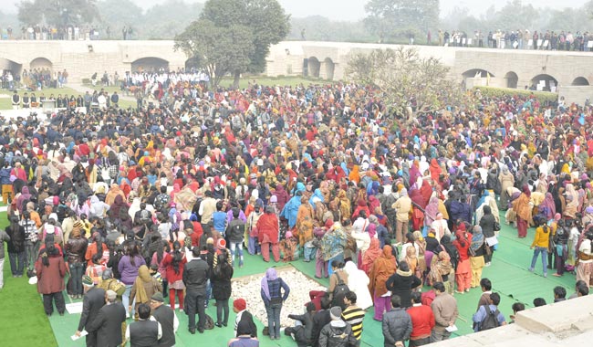 गैंगरेप पीड़िता के लिए शीला दीक्षित ने निकाला शांति मार्च