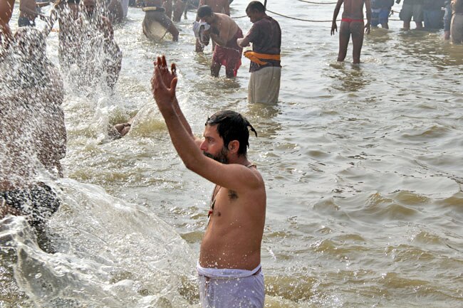 श्रद्धा का महाकुंभ: कुंभ नगरी में लगा भक्‍तों का रेला