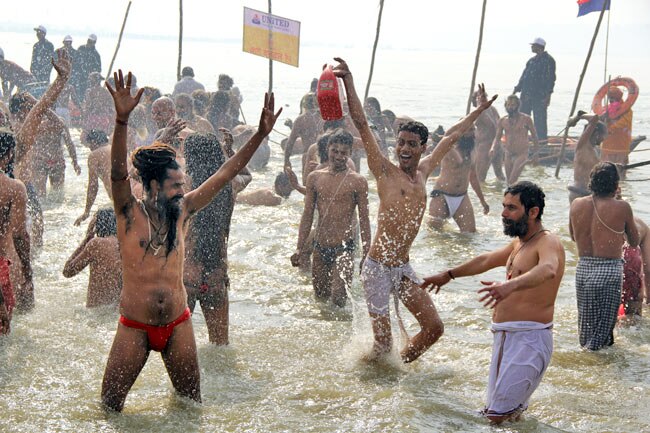 श्रद्धा का महाकुंभ: कुंभ नगरी में लगा भक्‍तों का रेला