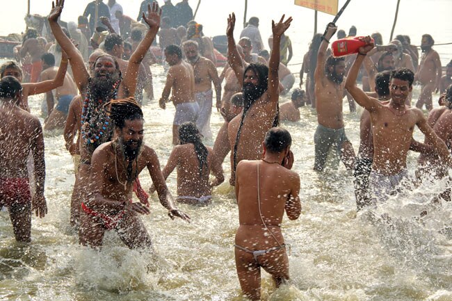 श्रद्धा का महाकुंभ: कुंभ नगरी में लगा भक्‍तों का रेला