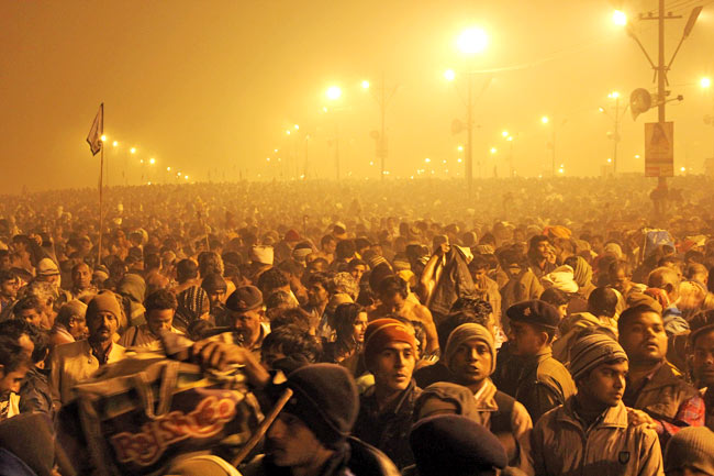 श्रद्धा का महाकुंभ: कुंभ नगरी में लगा भक्‍तों का रेला