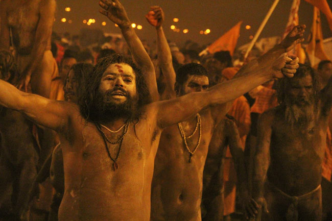 श्रद्धा का महाकुंभ: कुंभ नगरी में लगा भक्‍तों का रेला